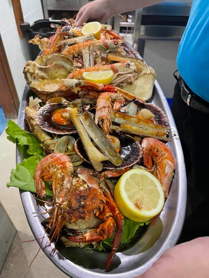 Parrillada de pescado y mariscos